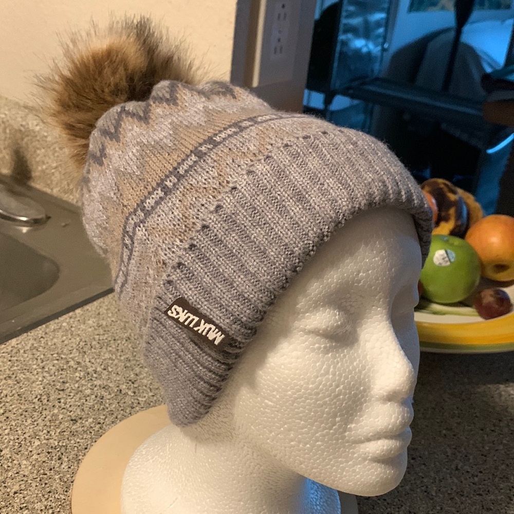 Muk Luks knit Fleece hat Grey tan, charcoal grey,one size Women’s